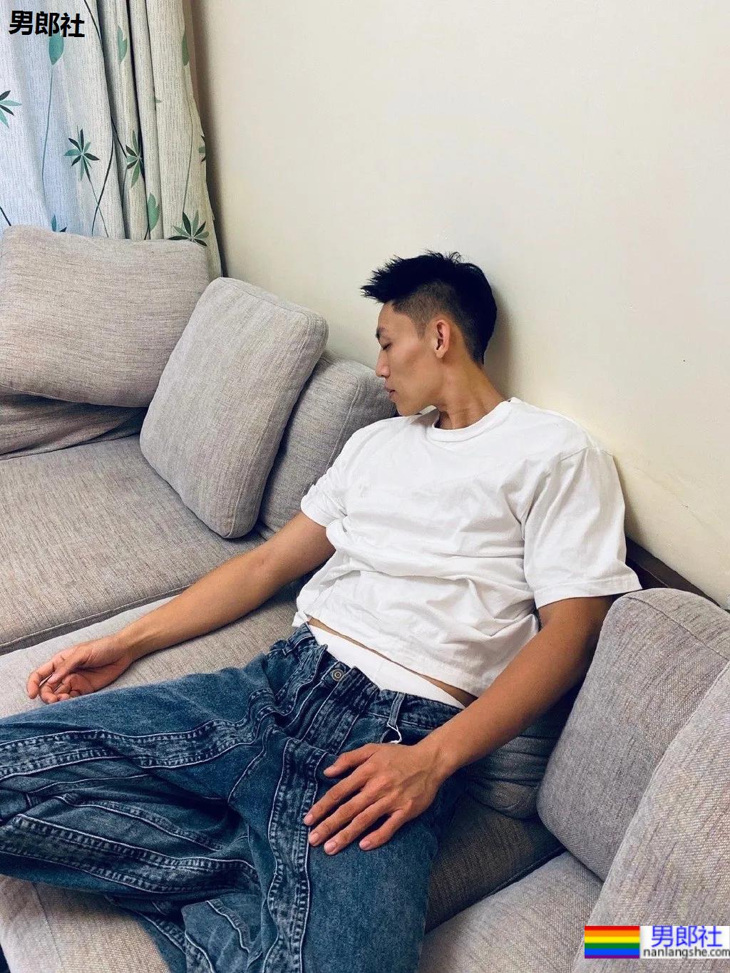 184寸头体育生穿球服自拍照火了,颜高条顺的肌肉空少,这谁抵得住? - 51虹马 184寸头体育生穿球服自拍照火了,颜高条顺的肌肉空少,这谁抵得住? - 51虹马