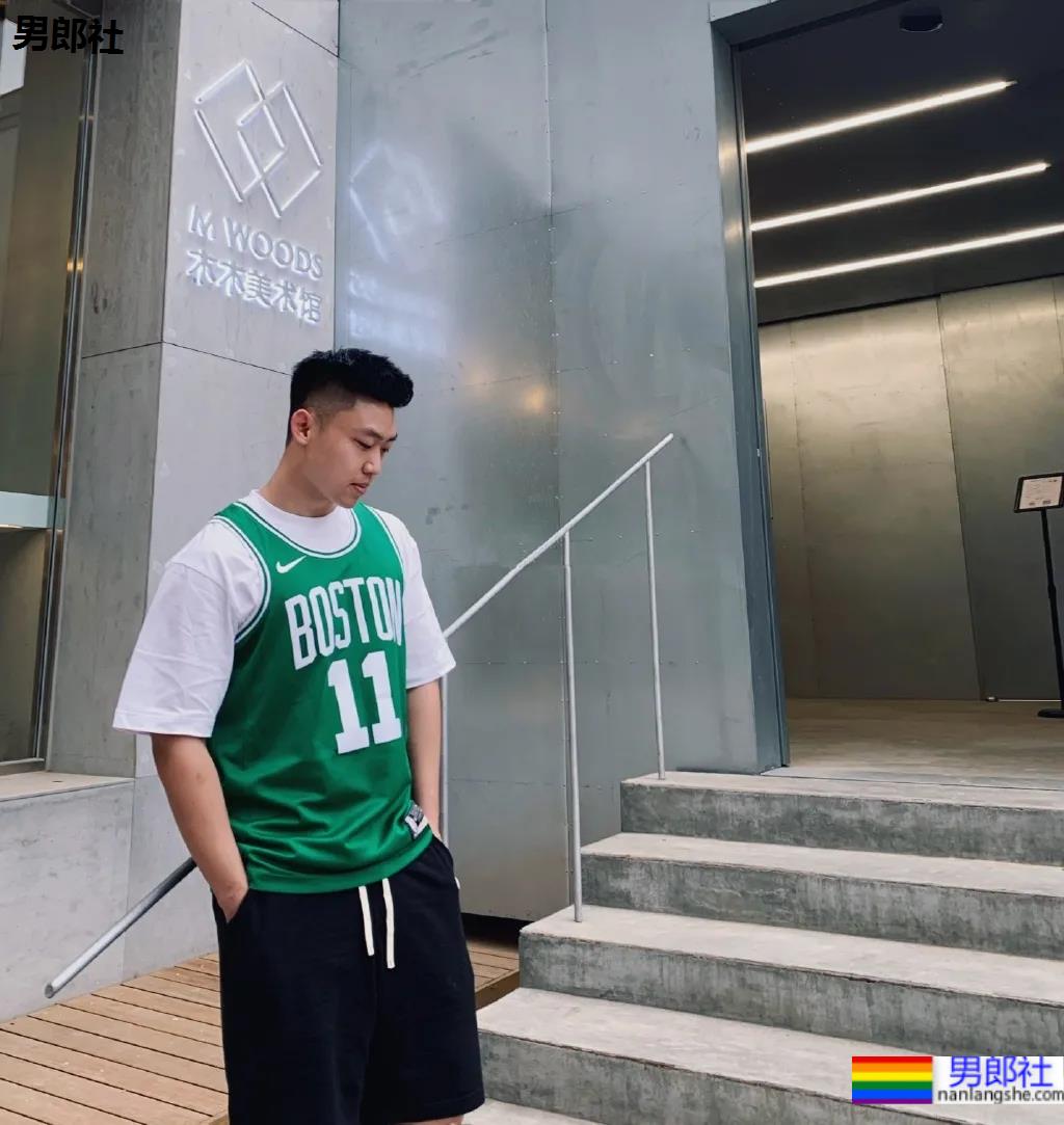 184寸头体育生穿球服自拍照火了,颜高条顺的肌肉空少,这谁抵得住? - 51虹马 184寸头体育生穿球服自拍照火了,颜高条顺的肌肉空少,这谁抵得住? - 51虹马