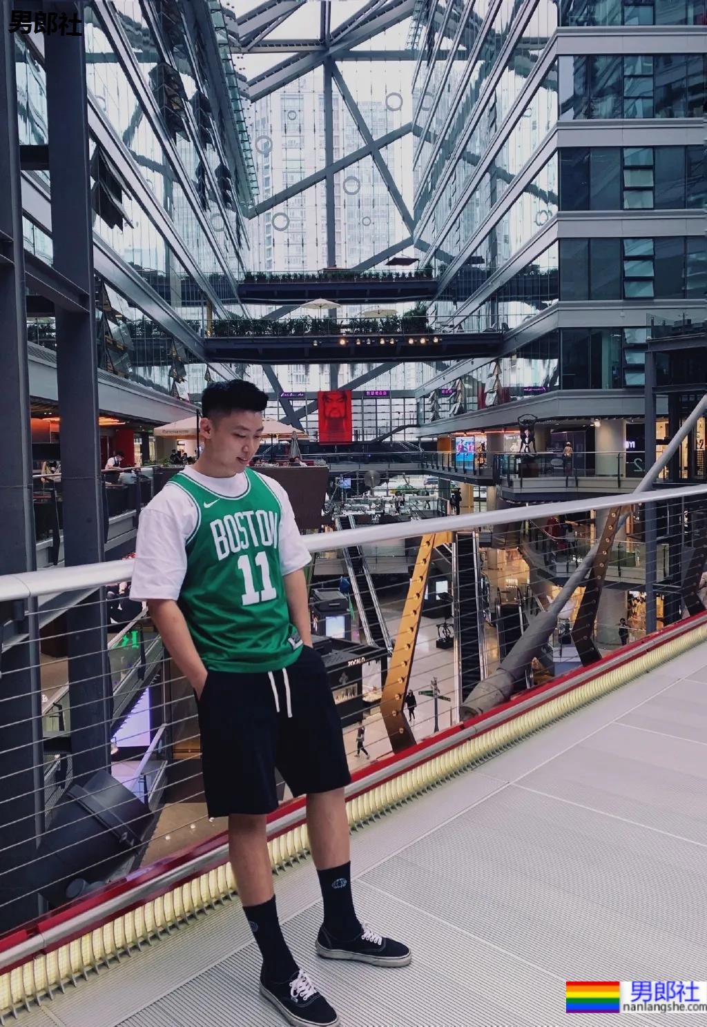 184寸头体育生穿球服自拍照火了,颜高条顺的肌肉空少,这谁抵得住? - 51虹马 184寸头体育生穿球服自拍照火了,颜高条顺的肌肉空少,这谁抵得住? - 51虹马