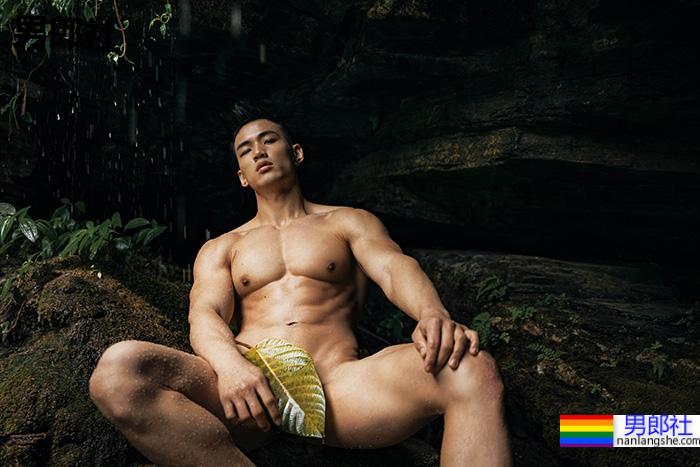 《Fantasy：黄欣元Alvin写真书》从体育生到健美教练，酷帅、阳光一次呈现 - 51虹马