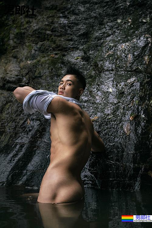 《Fantasy：黄欣元Alvin写真书》从体育生到健美教练，酷帅、阳光一次呈现 - 51虹马