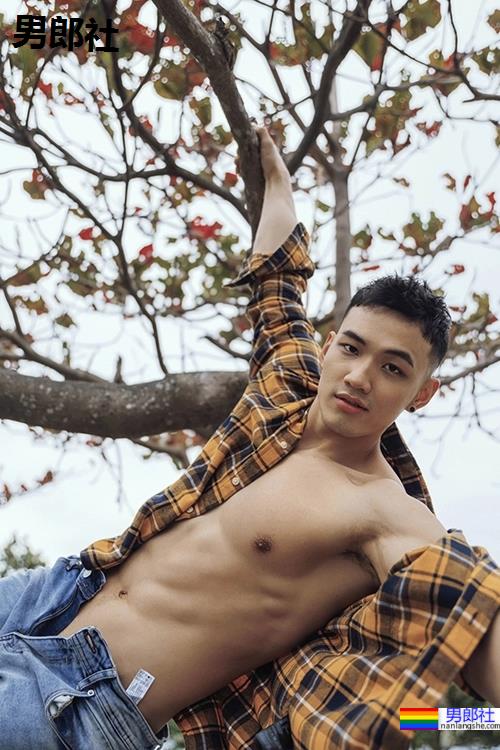 《Fantasy：黄欣元Alvin写真书》从体育生到健美教练，酷帅、阳光一次呈现 - 51虹马