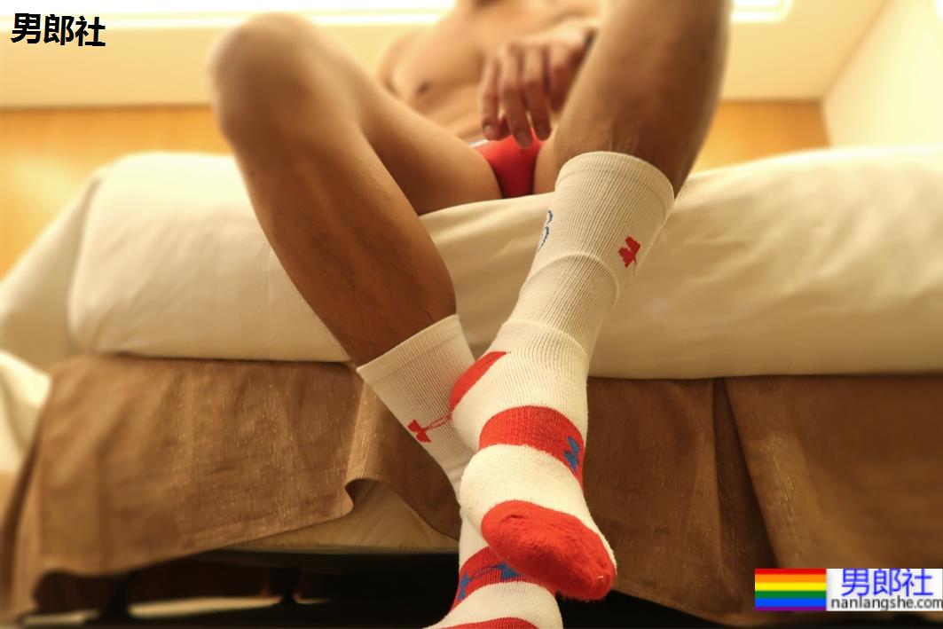 同志论坛最爱他的自拍片 版大阿翔：性爱美好因人而异，没有标准 - 51虹马