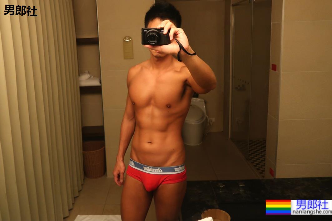 同志论坛最爱他的自拍片 版大阿翔：性爱美好因人而异，没有标准 - 51虹马