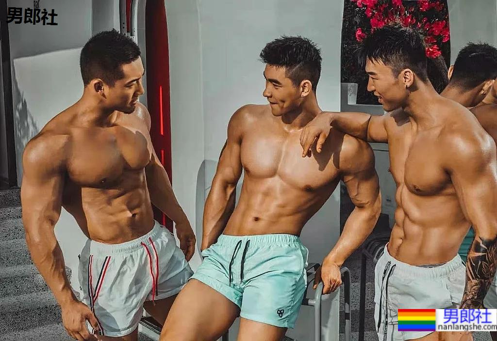 网红腹肌教练拍运动大片比CK还好看，这位腱子肉梨窝小哥火了！-51虹马