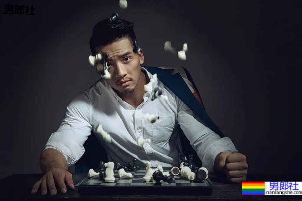 网红腹肌教练拍运动大片比CK还好看，这位腱子肉梨窝小哥火了！ - 51虹马