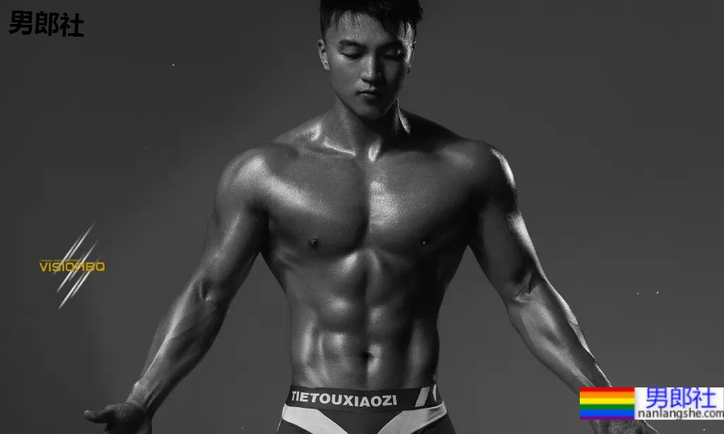 网红腹肌教练拍运动大片比CK还好看，这位腱子肉梨窝小哥火了！ - 51虹马