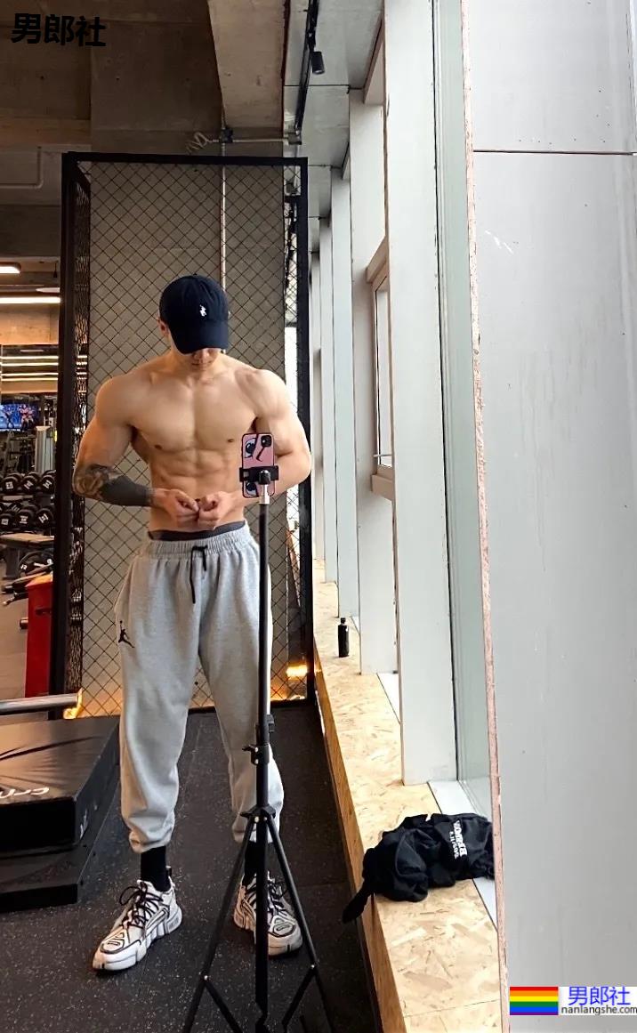 天津体院的肌肉boy，新疆帅哥果然没让人失望！ - 51虹马