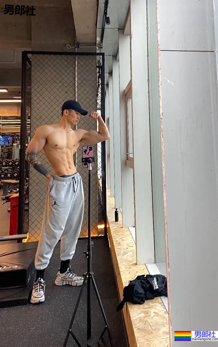 天津体院的肌肉boy，新疆帅哥果然没让人失望！ - 51虹马