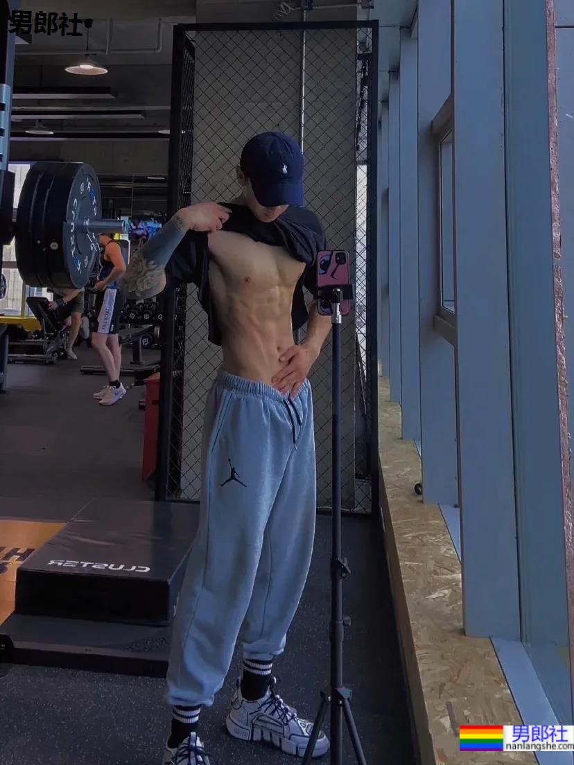 天津体院的肌肉boy，新疆帅哥果然没让人失望！ - 51虹马