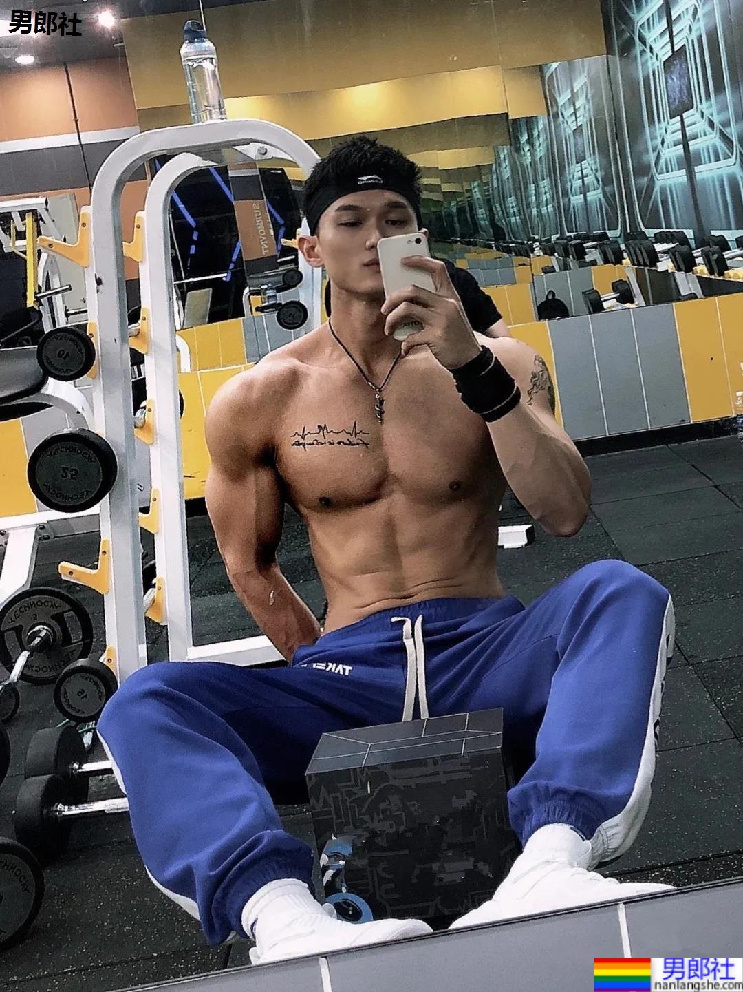 182体育系腹肌小狼狗，这薄肌身材让人不淡定了!-51虹马