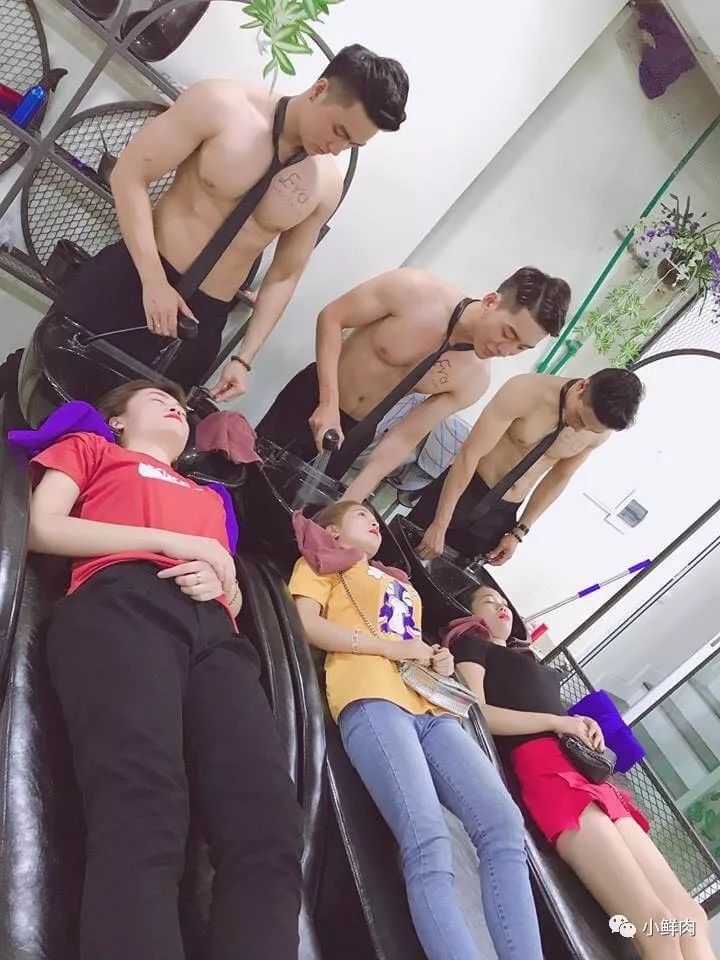 “猛男清洁服务”火了!肌肉小哥组团上门干家政,这画风…… - 51虹马 “猛男清洁服务”火了!肌肉小哥组团上门干家政,这画风…… - 51虹马