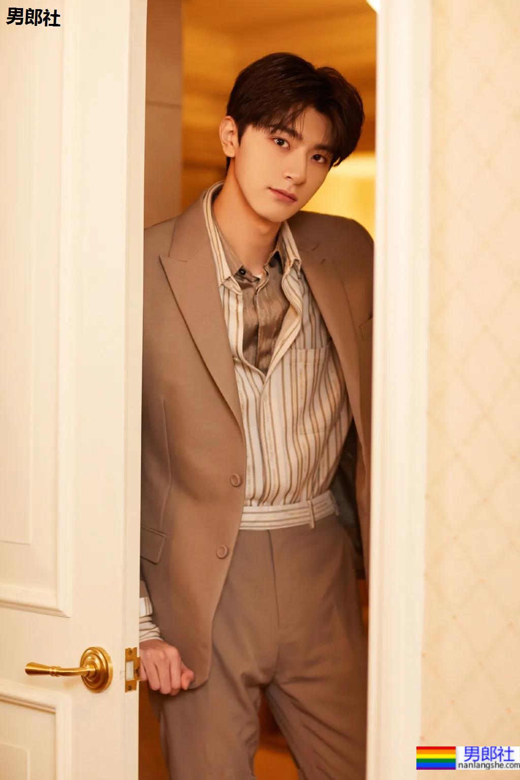 187北体校草迷彩正装圈粉无数,颜高条顺运动小鲜肉帅破天际! - 51虹马 187北体校草迷彩正装圈粉无数,颜高条顺运动小鲜肉帅破天际! - 51虹马