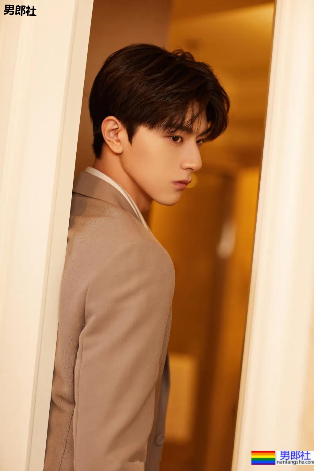 187北体校草迷彩正装圈粉无数,颜高条顺运动小鲜肉帅破天际! - 51虹马 187北体校草迷彩正装圈粉无数,颜高条顺运动小鲜肉帅破天际! - 51虹马