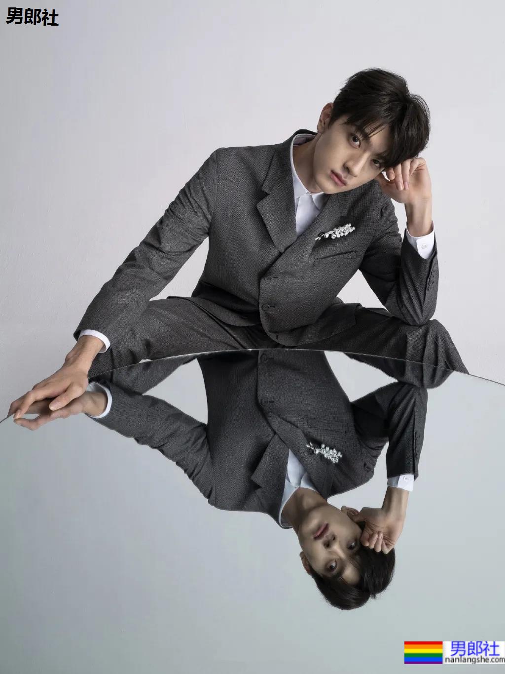 187北体校草迷彩正装圈粉无数,颜高条顺运动小鲜肉帅破天际! - 51虹马 187北体校草迷彩正装圈粉无数,颜高条顺运动小鲜肉帅破天际! - 51虹马