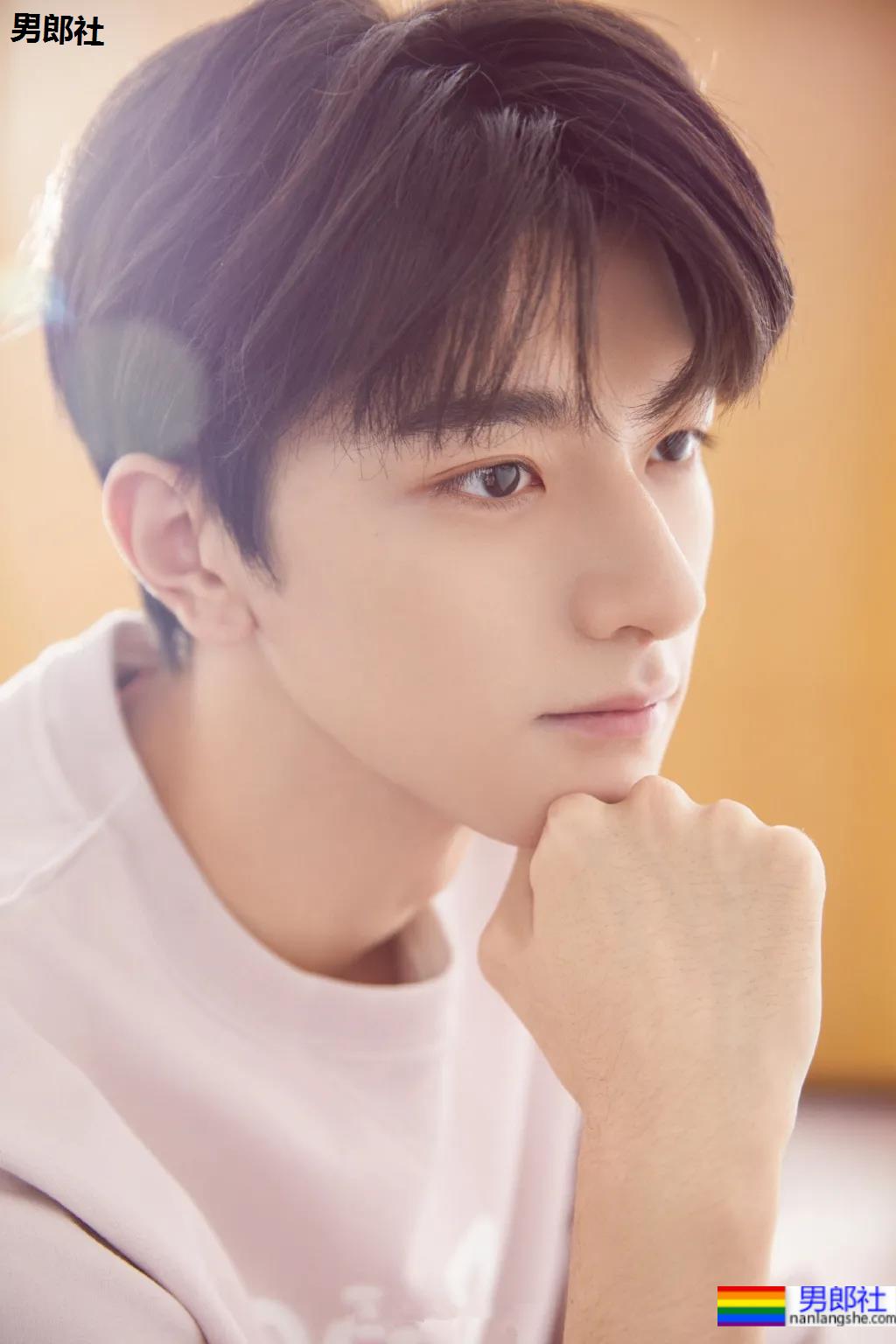 187北体校草迷彩正装圈粉无数,颜高条顺运动小鲜肉帅破天际! - 51虹马 187北体校草迷彩正装圈粉无数,颜高条顺运动小鲜肉帅破天际! - 51虹马