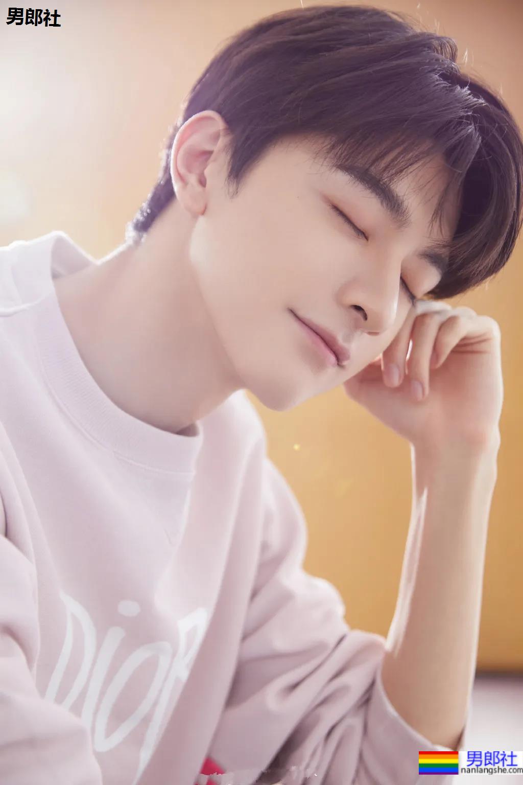 187北体校草迷彩正装圈粉无数,颜高条顺运动小鲜肉帅破天际! - 51虹马 187北体校草迷彩正装圈粉无数,颜高条顺运动小鲜肉帅破天际! - 51虹马