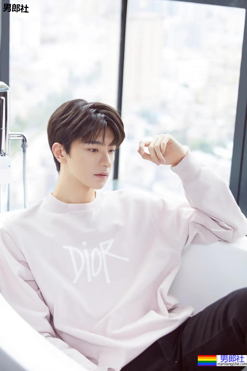 187北体校草迷彩正装圈粉无数,颜高条顺运动小鲜肉帅破天际! - 51虹马 187北体校草迷彩正装圈粉无数,颜高条顺运动小鲜肉帅破天际! - 51虹马