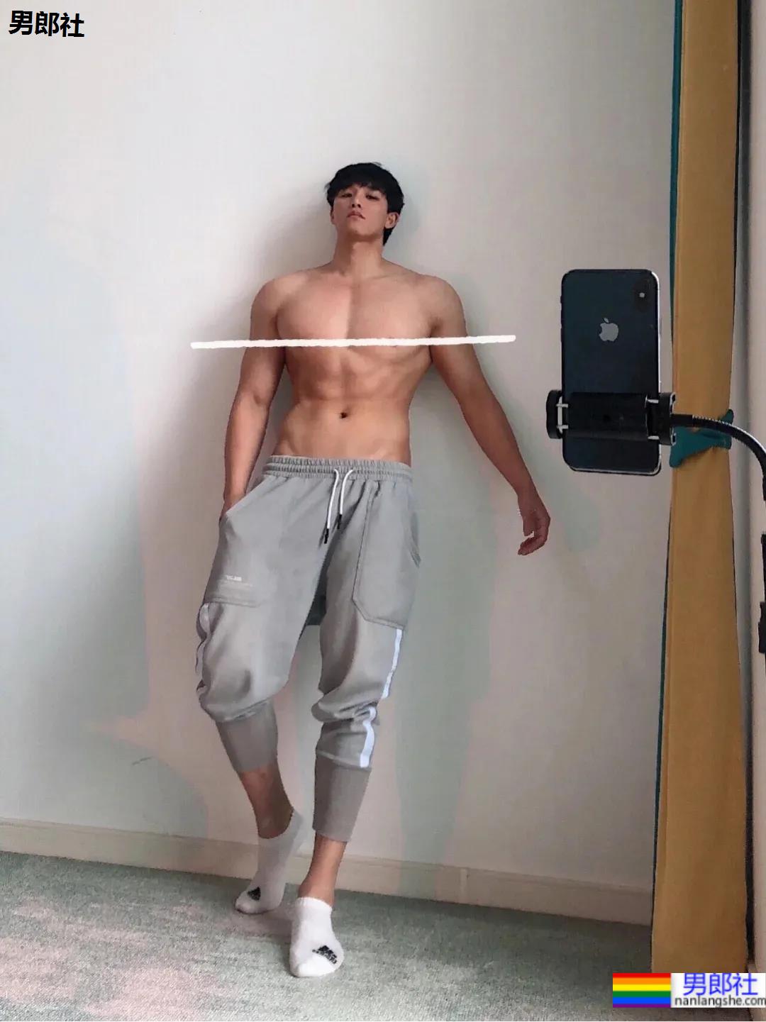 高壮肌肉健身小哥，这就是传说中的9头身吧？ - 51虹马