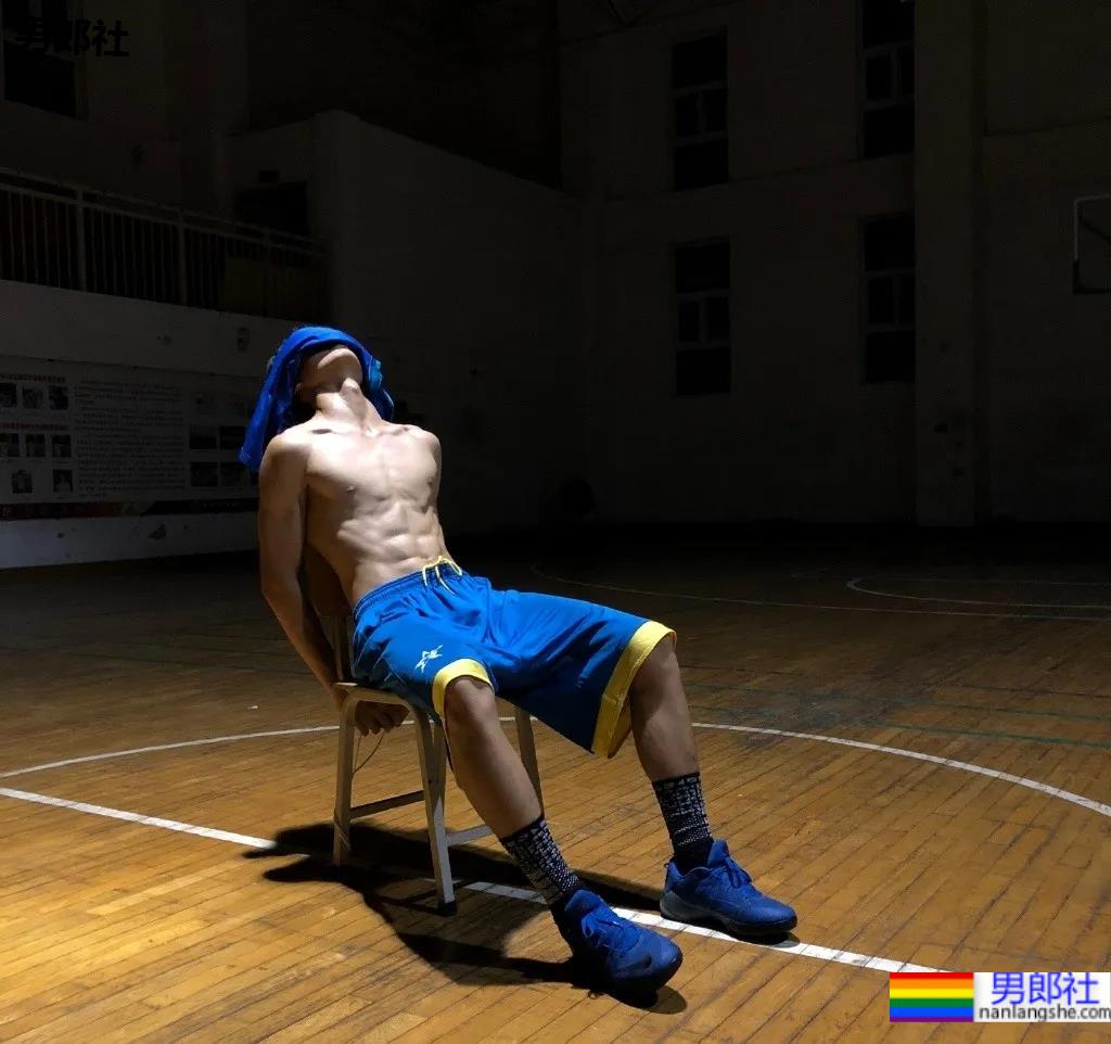 01年郑州篮球体育生，这体能这身材太A了！-51虹马