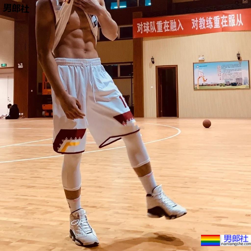 01年郑州篮球体育生，这体能这身材太A了！ - 51虹马