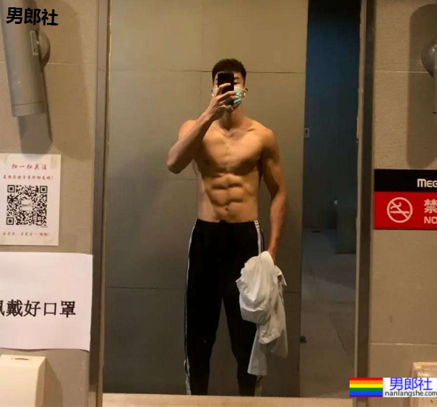 01年郑州篮球体育生，这体能这身材太A了！ - 51虹马