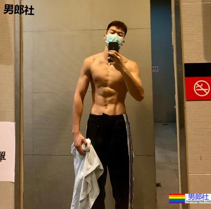 01年郑州篮球体育生，这体能这身材太A了！ - 51虹马