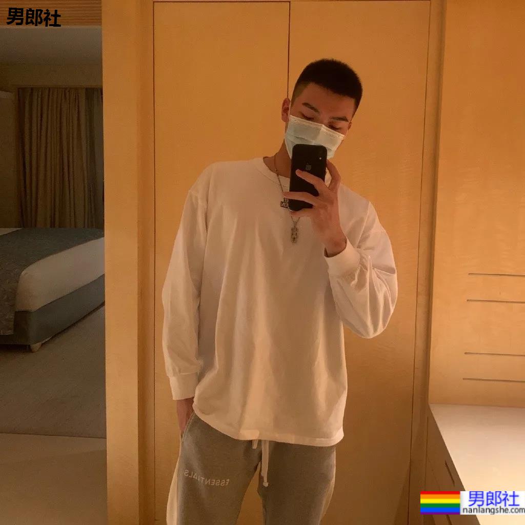 01年郑州篮球体育生，这体能这身材太A了！ - 51虹马