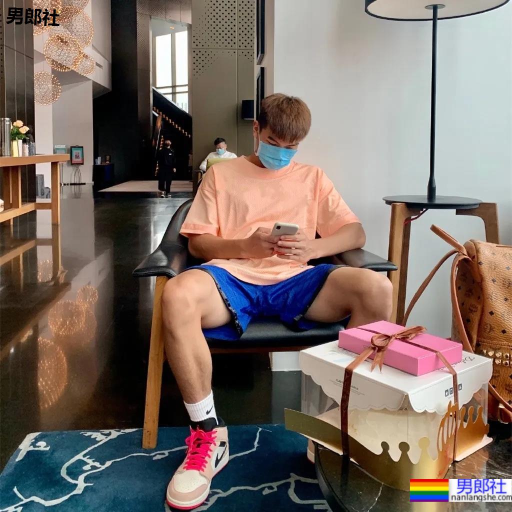 01年郑州篮球体育生，这体能这身材太A了！ - 51虹马