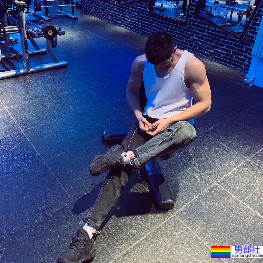 01年郑州篮球体育生，这体能这身材太A了！ - 51虹马