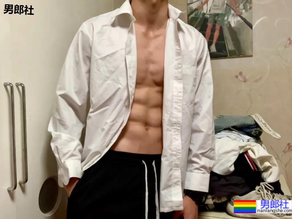 01年郑州篮球体育生，这体能这身材太A了！ - 51虹马