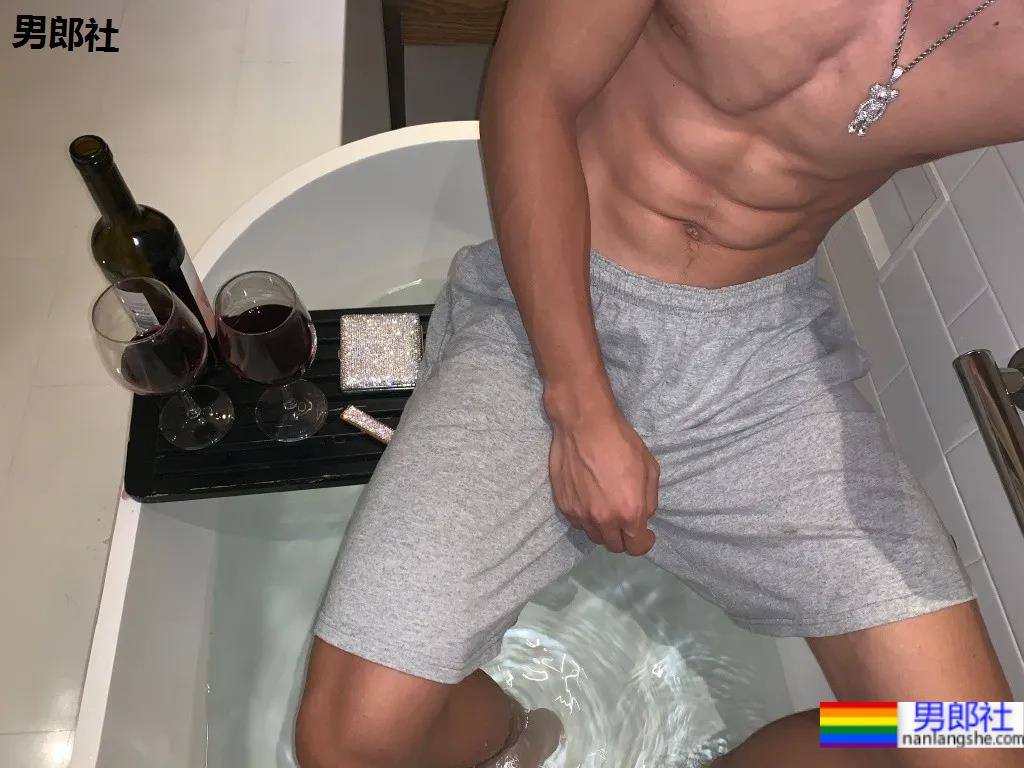 01年郑州篮球体育生，这体能这身材太A了！ - 51虹马