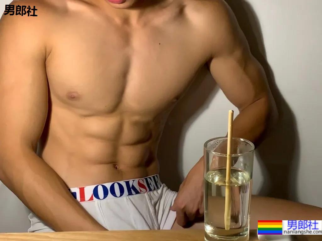 01年郑州篮球体育生，这体能这身材太A了！ - 51虹马