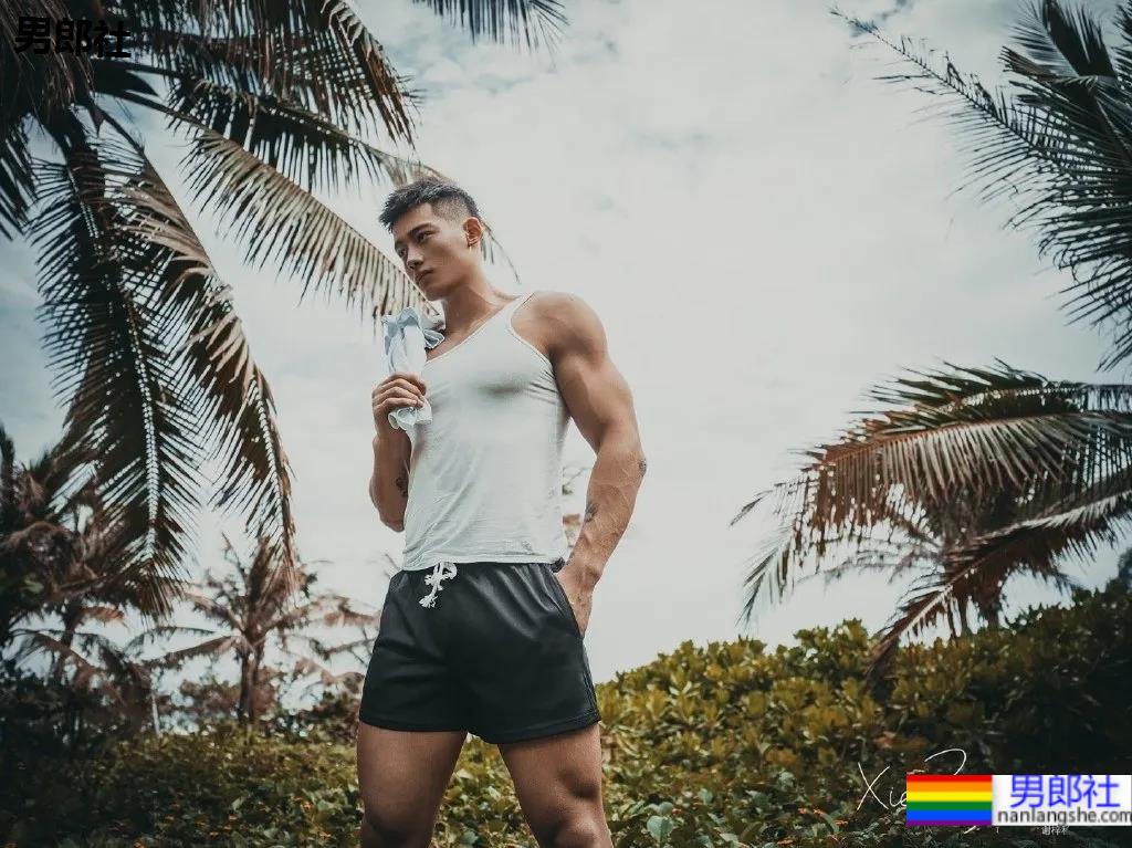 98年高鼻梁帅气小狼狗，这身腱子肉绝了！ - 51虹马