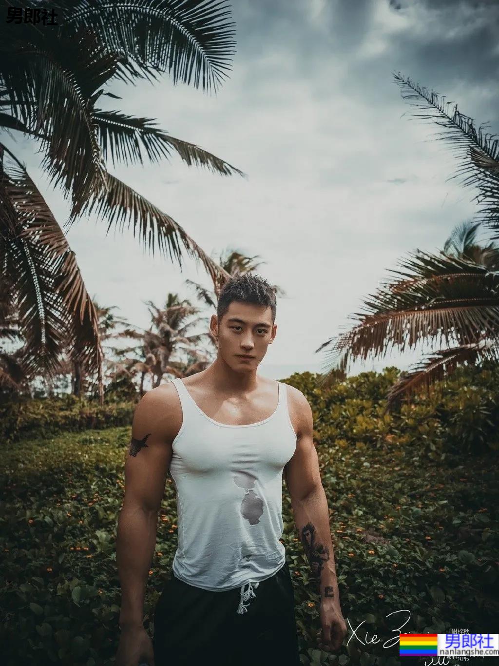 98年高鼻梁帅气小狼狗，这身腱子肉绝了！ - 51虹马