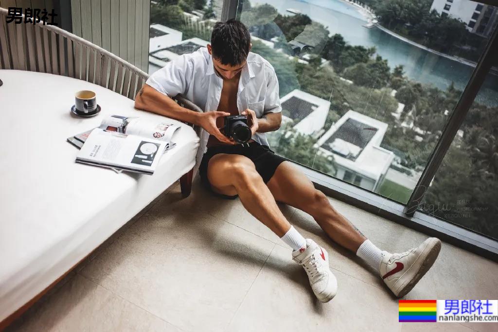 98年高鼻梁帅气小狼狗，这身腱子肉绝了！ - 51虹马