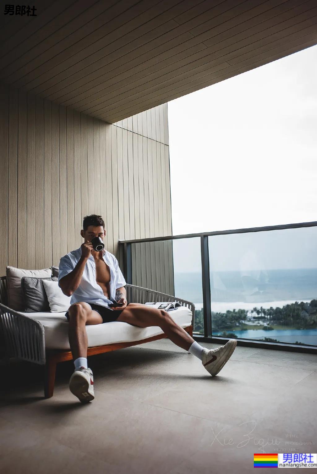 98年高鼻梁帅气小狼狗，这身腱子肉绝了！ - 51虹马