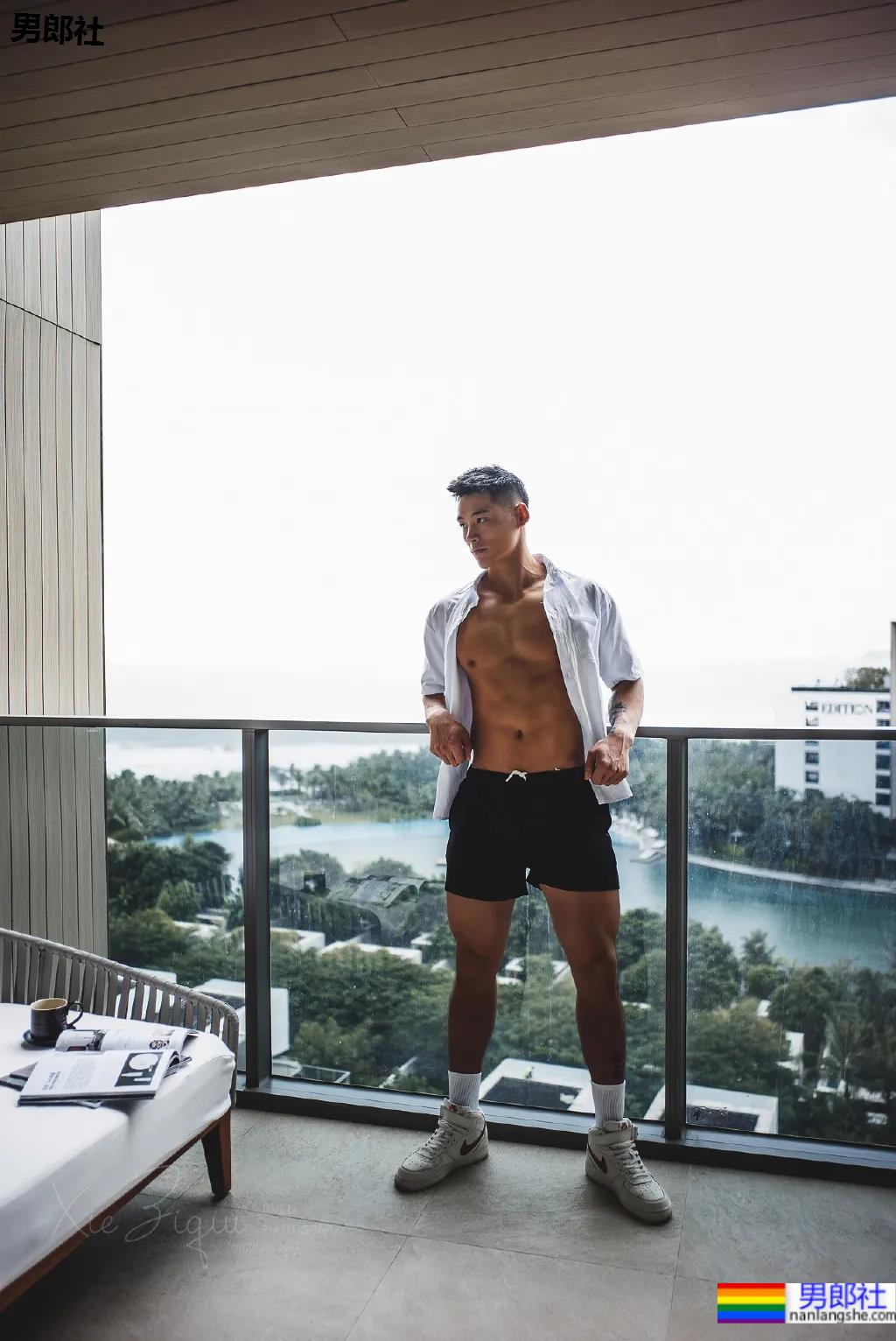 98年高鼻梁帅气小狼狗，这身腱子肉绝了！ - 51虹马