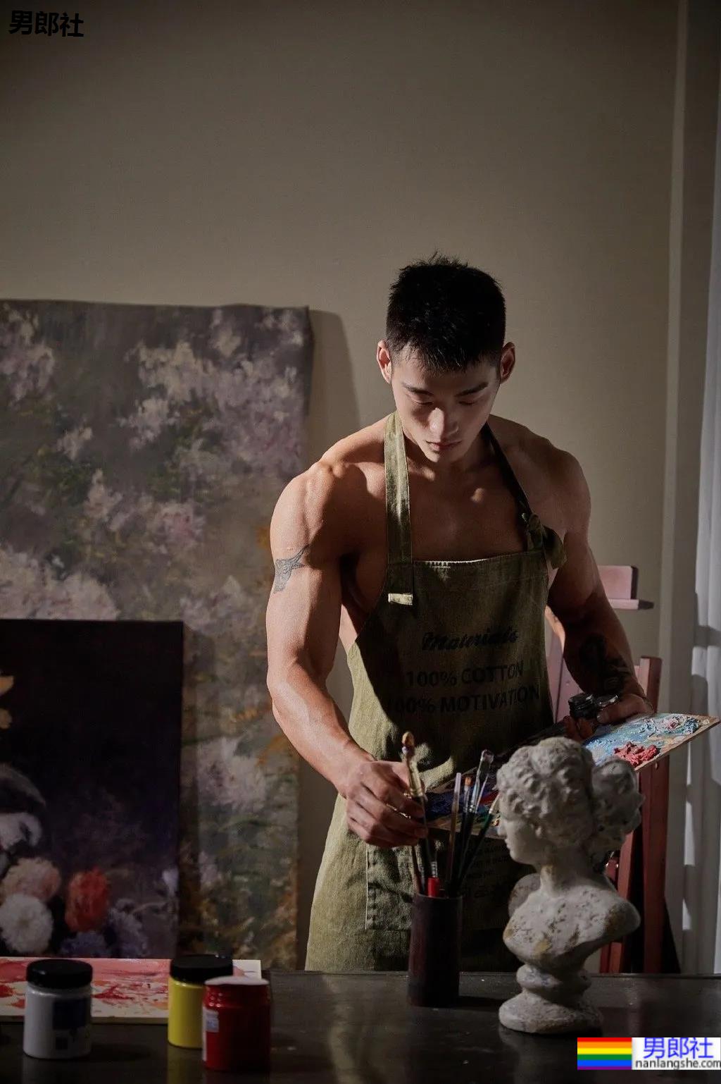 98年高鼻梁帅气小狼狗，这身腱子肉绝了！ - 51虹马