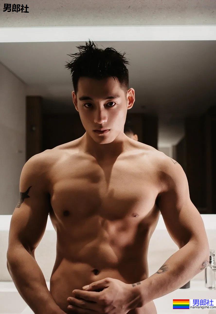 98年高鼻梁帅气小狼狗，这身腱子肉绝了！ - 51虹马