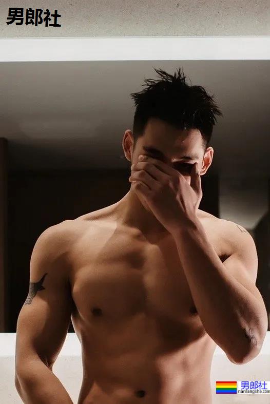 98年高鼻梁帅气小狼狗，这身腱子肉绝了！ - 51虹马