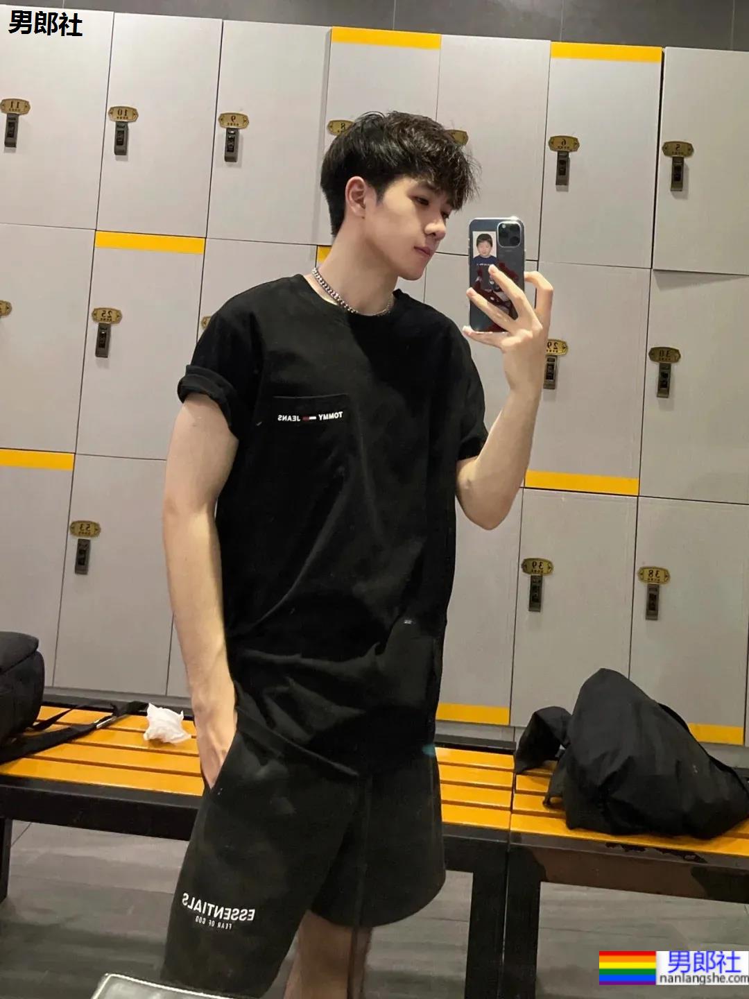 00后奶帅运动小奶狗，奶白腹肌嫩到发光！-51虹马