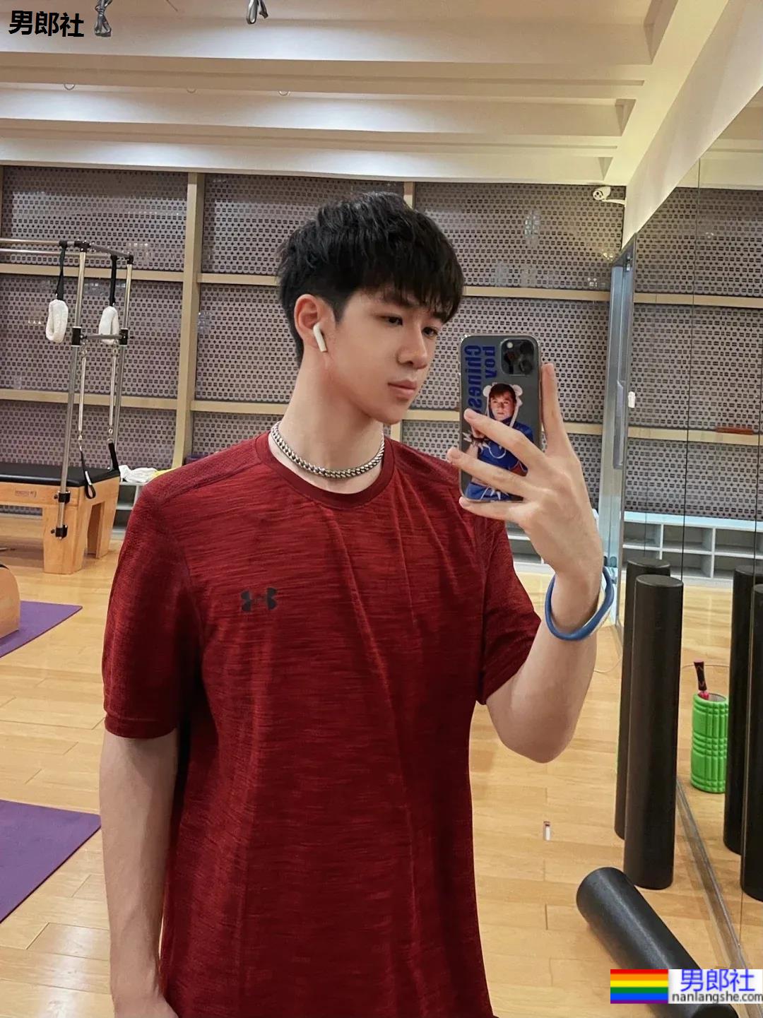 00后奶帅运动小奶狗，奶白腹肌嫩到发光！ - 51虹马