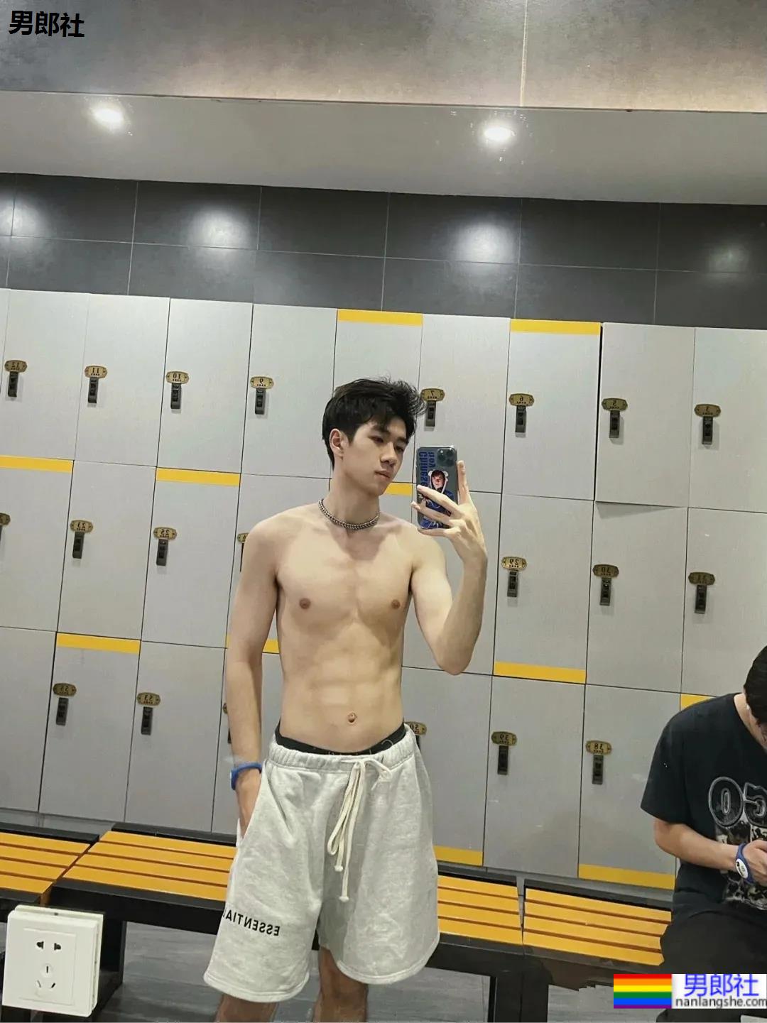 00后奶帅运动小奶狗，奶白腹肌嫩到发光！ - 51虹马