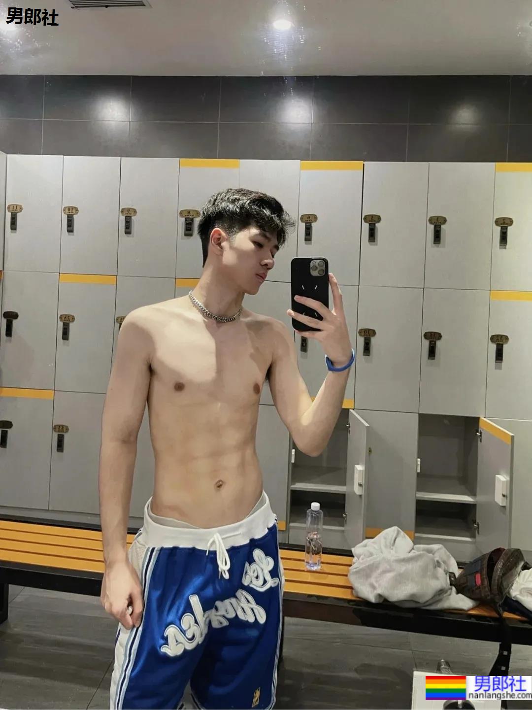 00后奶帅运动小奶狗，奶白腹肌嫩到发光！ - 51虹马