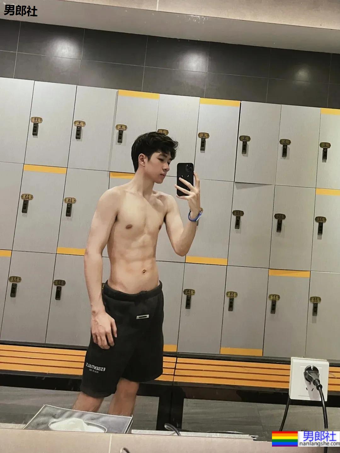 00后奶帅运动小奶狗，奶白腹肌嫩到发光！ - 51虹马