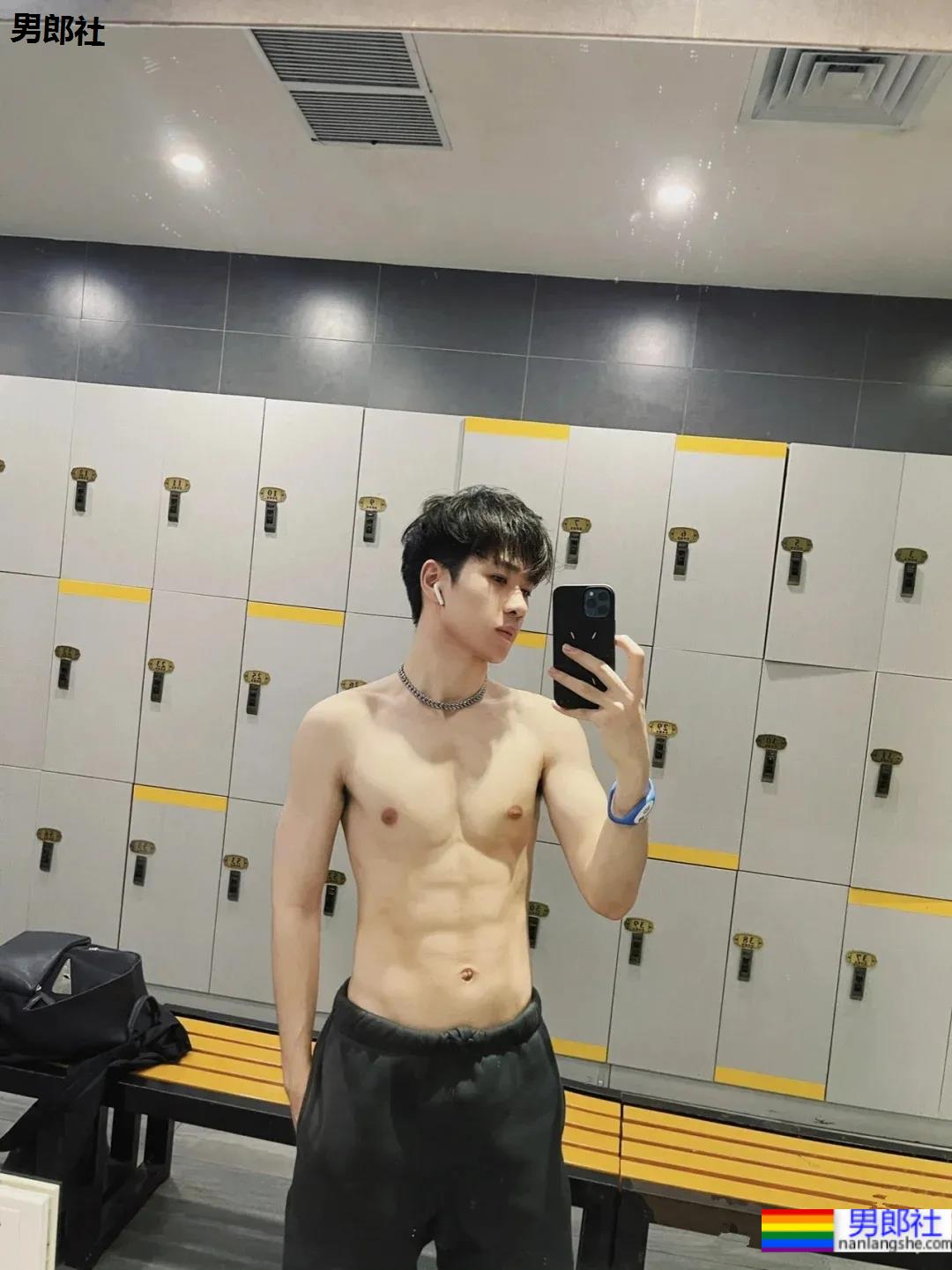 00后奶帅运动小奶狗，奶白腹肌嫩到发光！ - 51虹马