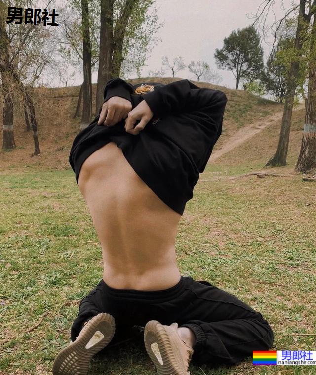 夕阳下的篮球场，那个教我打球的男孩 - 51虹马