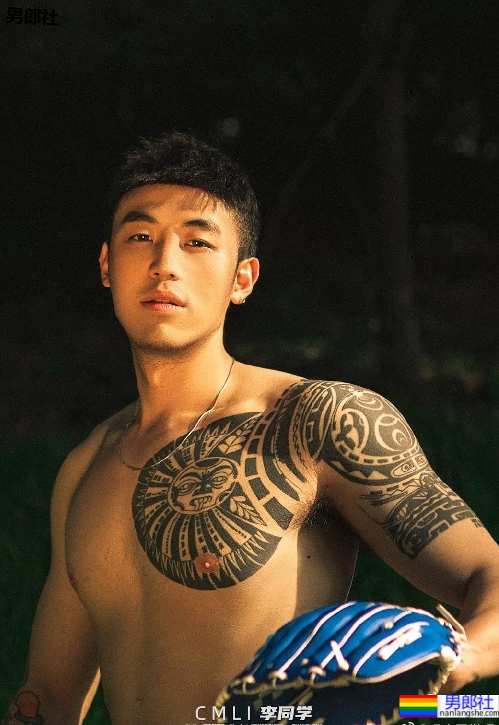 专访摄影师李同学:又纯又欲的肌肉写真是这样拍出来的?! - 51虹马 专访摄影师李同学:又纯又欲的肌肉写真是这样拍出来的?! - 51虹马