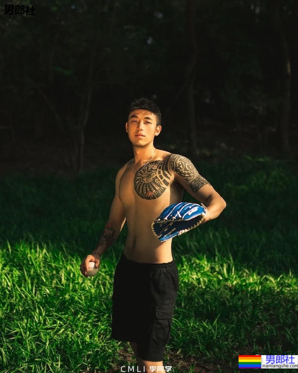 专访摄影师李同学:又纯又欲的肌肉写真是这样拍出来的?! - 51虹马 专访摄影师李同学:又纯又欲的肌肉写真是这样拍出来的?! - 51虹马